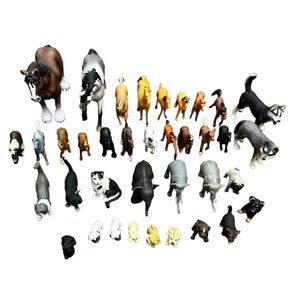 SCHLEICH & SAFARI - BUNDLE OF 37 ANIMALS INCLUDE HORSES, ELEPHANTS, CATS, & DOGS